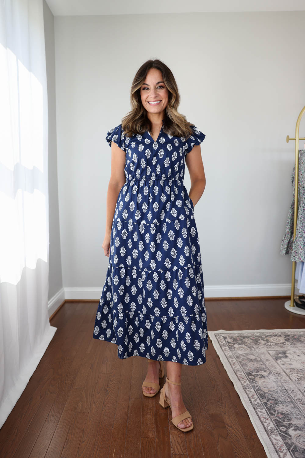 Petite-friendly dresses with sleeves | petite friendly dresses for women under five foot | petite fashion